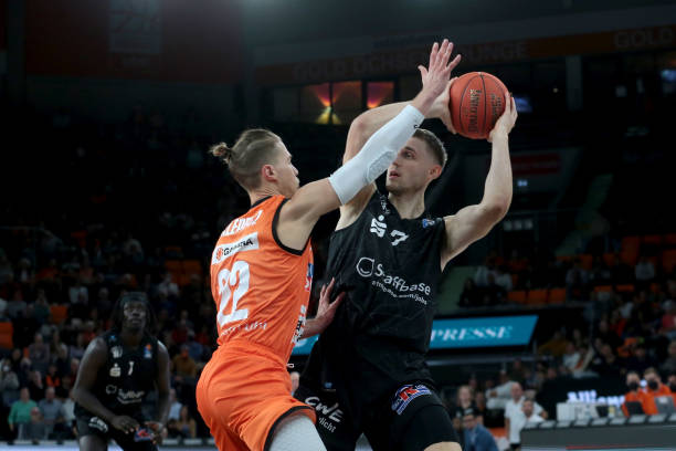 随着比赛进 随着比赛进